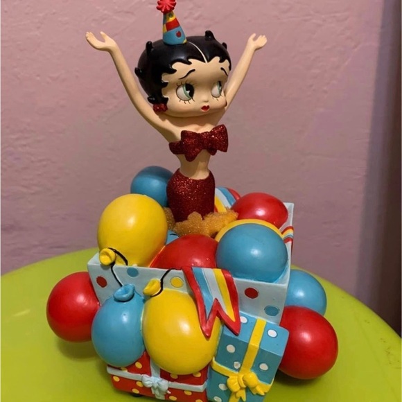 Retired Birthday Betty Boop Music Box Figurine - Picture 2 of 3
